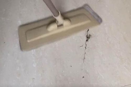 Sàn nhà bẩn đến mấy, tôi cũng sẽ hướng dẫn bạn cách lau sàn, rất tiết kiệm nhân công và sạch sẽ, sáng đẹp