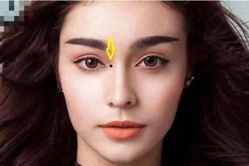 Nốt ruồi hung ác mọc ở đâu? Nốt ruồi ở bộ phận này rất dễ thu nạp hung tinh vào đời, sẽ hao tài tốn của, hãy cùng chỉ ra!