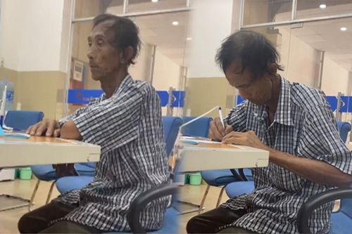 'Cay khóe mắt' hình ảnh người cha vét cạn túi tiền, gửi cho con đi học ở Sài Gòn
