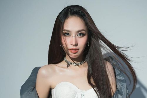 Cú 'quay xe' trong sự nghiệp của Á hậu Ngọc Hằng