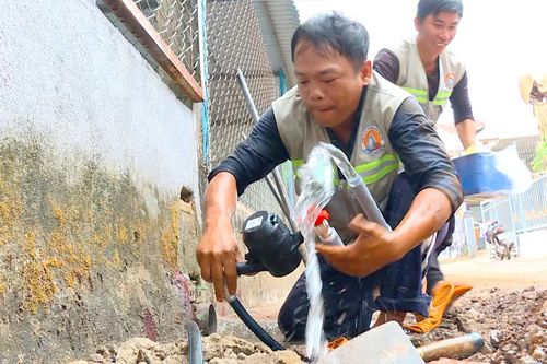 Người dân Định Quán 'thoát' cảnh trầy trật mua nước sinh hoạt