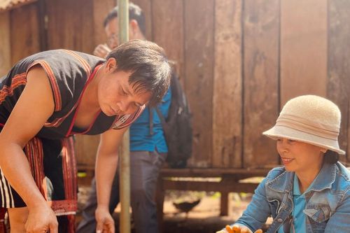 Trải nghiệm nghề gốm truyền thống của người Jrai ở Ia Mơ Nông