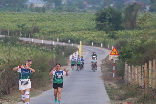 Ấn tượng với đường chạy trên vùng chảo lửa Krông Pa