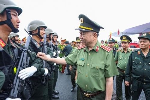 Luyện tập thuần thục, phục vụ tốt Lễ kỷ niệm 50 năm Ngày truyền thống lực lượng Cảnh sát cơ động