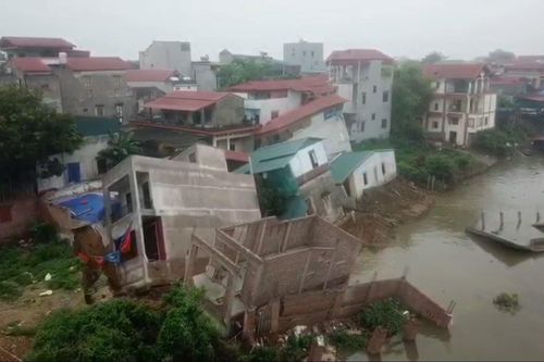 Sạt lở nghiêm trọng ở Bắc Ninh: Nhà đổ ụp hoàn toàn trong đêm, nhanh không ngờ