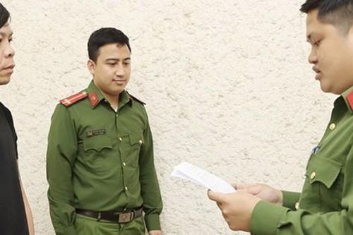 Khống chế người đi đổ xăng để cướp tài sản