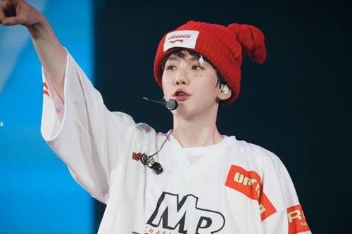 Concert Baekhyun ngày 2: Fan rưng rưng hát mừng sinh nhật sớm EXO 12 tuổi