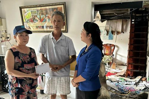 Mặt trận TP Hồ Chí Minh hỗ trợ các gia đình trong vụ cháy tại quận 8