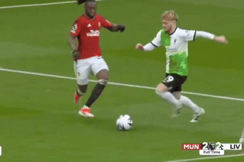MU chịu quả phạt đền oan trước Liverpool?