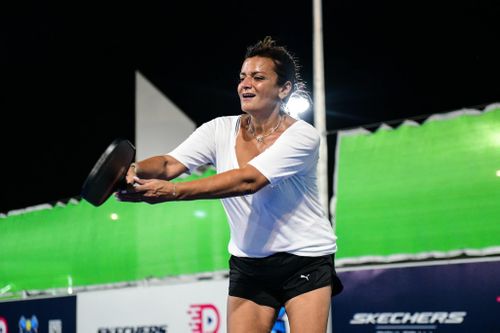 Pickleball gây sốt ở TP.HCM, khách Tây cũng tranh thủ 'đu trend'