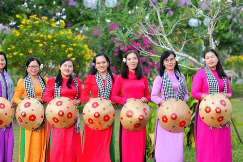Rực rỡ cung đường bằng lăng tím ở Vĩnh Long