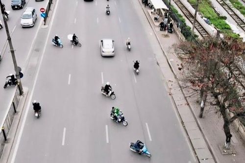 Hà Nội: tình trạng xe máy ngược chiều ngày càng nghiêm trọng