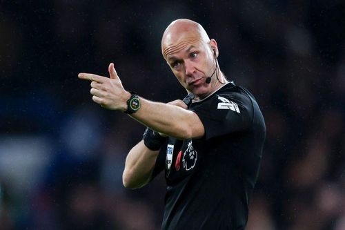 Vì sao trọng tài không 'check VAR' tình huống phạt đền MU phải nhận trước Liverpool?