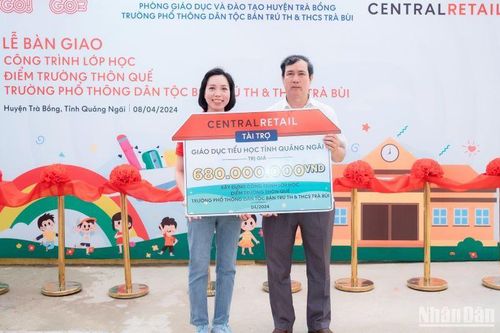 Bàn giao công trình lớp học tại huyện miền núi Trà Bồng