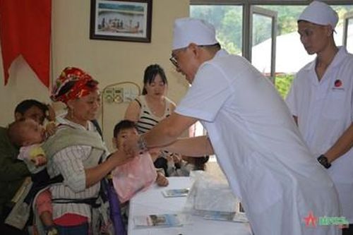 Khám bệnh, cấp thuốc miễn phí cho nhân dân vùng biên giới Bát Xát, Lào Cai