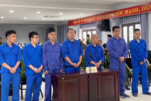 Bênh 'em gái xã hội' kéo băng nhóm đi chém đối thủ