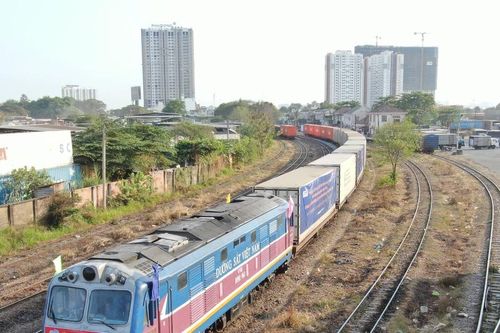 Chật vật nâng thị phần vận tải đường sắt, hàng hải và đường thủy