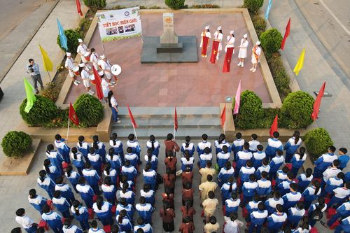 Hàng trăm học sinh Quảng Trị tham gia 'Tiết học biên giới'