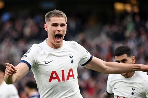 Hàng hậu vệ tỏa sáng, Tottenham trở lại Top 4