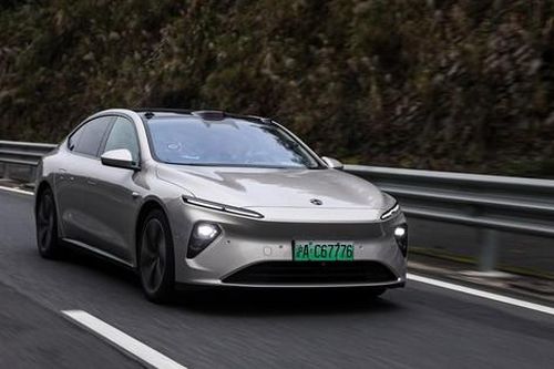 Công nghệ pin mới giúp xe điện chạy được 2.000 km/lần sạc