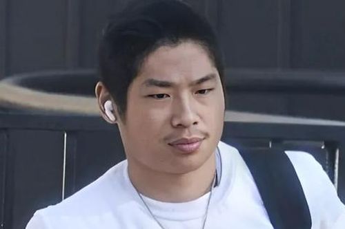 Pax Thiên đang làm gì?