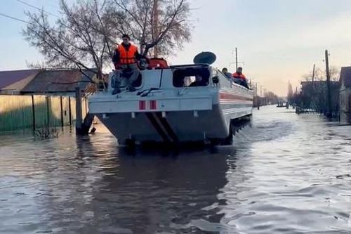 Lũ lụt nghiêm trọng sau vỡ đập ở Nga, hơn 10.000 ngôi nhà bị ngập