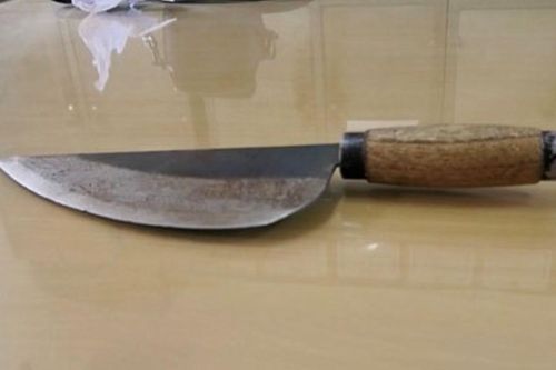 Cầm dao nhọn, bịt mặt đột nhập vào nhà dân cướp tài sản