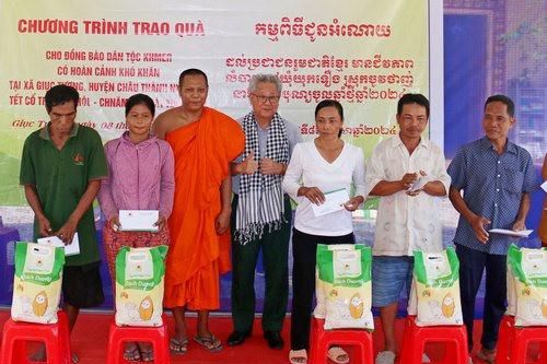 Trao 500 phần quà cho đồng bào Khmer trên địa bàn tỉnh Kiên Giang