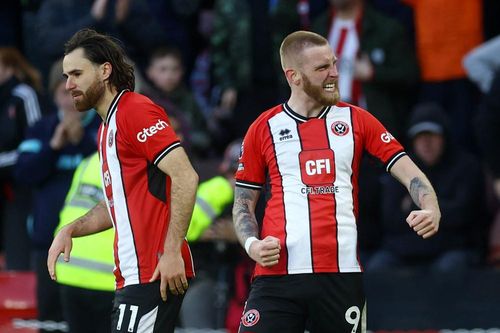 Chelsea đánh rơi chiến thắng phút bù giờ