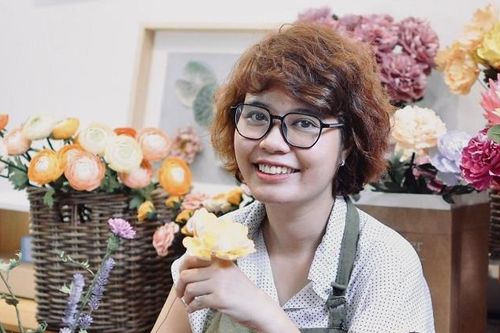 Người phụ nữ Huế mạo hiểm khởi nghiệp tay ngang, đưa hoa giấy xuất ngoại