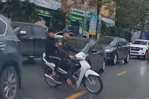 Xe BMW phanh gấp tránh xe máy sang đường ẩu nhưng nhận lại cái nhìn hằn học