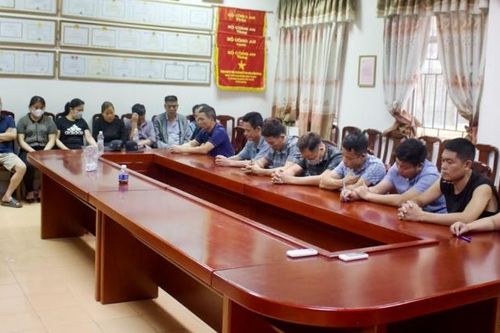 Bắt quả tang 20 đối tượng đánh bạc trên tàu du lịch Thung Nai