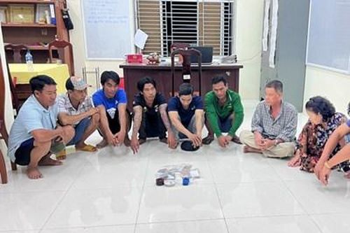 Các con bạc bỏ chạy tán loạn khi phát hiện Công an