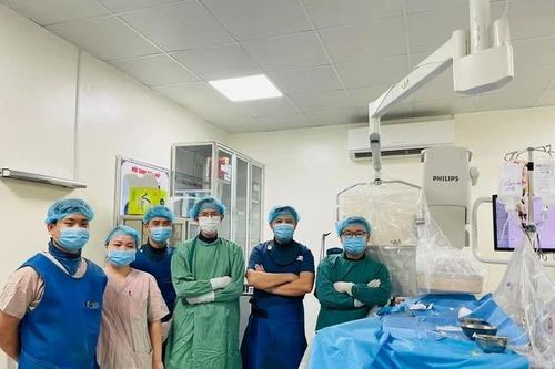 Cứu sống nam học sinh THCS bị đâm thủng thận