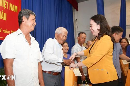 Quyền Chủ tịch nước thăm, tặng quà người có công và trẻ em tại Tây Ninh