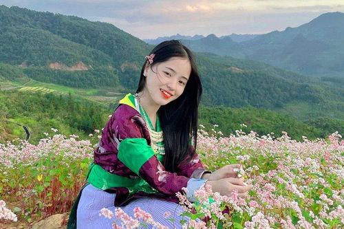 Nhan sắc trong veo sau 6 năm nổi tiếng của cô bé bán lê Hà Giang