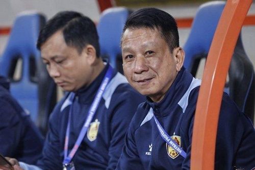 Thầy của Đình Bắc bị phạt vì nói trọng tài V.League có 'luật ngầm'