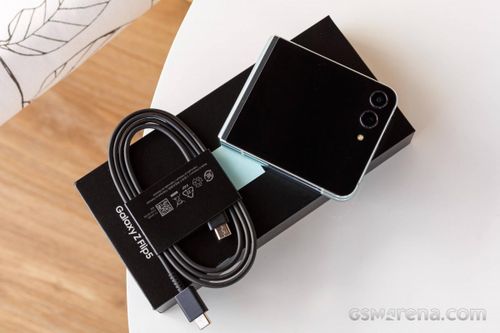 Samsung Galaxy Z Flip5 giảm giá kỷ lục hơn 13 triệu, điện thoại gập rẻ chưa từng có trong lịch sử khiến iPhone 15 'khóc ròng'