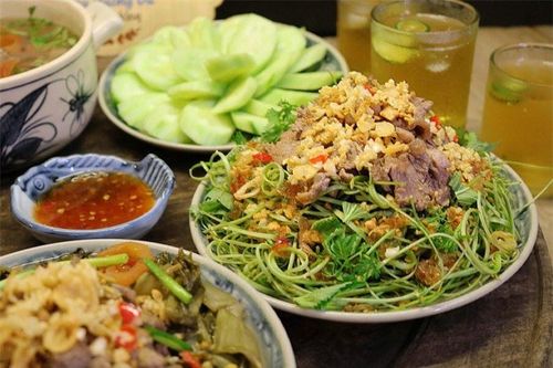 Cách làm nộm bò rau muống giòn ngon, thanh mát cho ngày hè