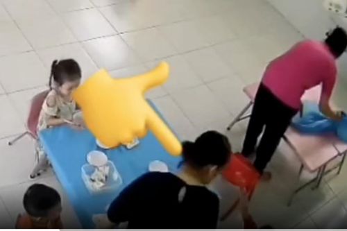 TP.HCM: Cô giáo mầm non nhẫn tâm tát liên tục vào mặt trẻ, dìm đầu bé vào tô ói