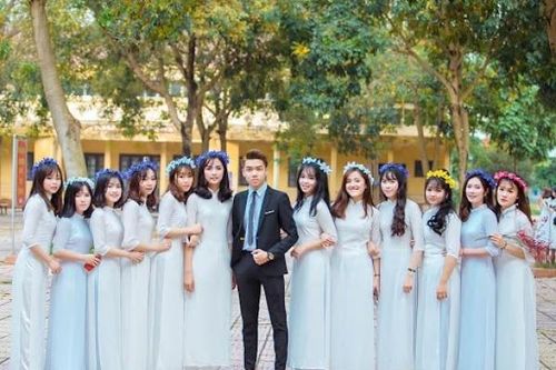 Dịch vụ chụp ảnh kỷ yếu 'vào mùa'