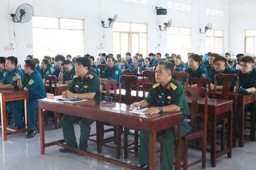 TX. Tịnh Biên huấn luyện chiến sĩ dân quân mới kết nạp