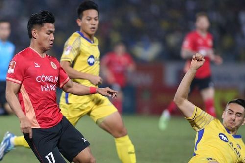 'Đang vui lại đứt dây đàn'!