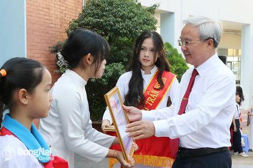 55 học sinh đạt giải thưởng các cuộc thi về tình hữu nghị Việt Nam - Pháp