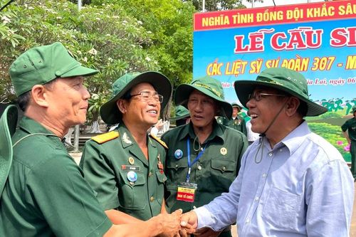 Thiêng liêng nghĩa tình đồng đội