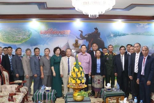 Đoàn cán bộ cấp cao tỉnh Gia Lai thăm, chúc Tết tỉnh Attapeu