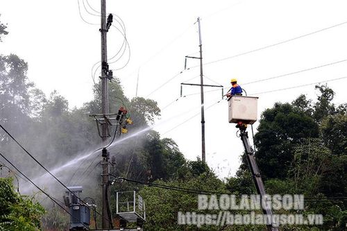 Sửa chữa, bảo dưỡng lưới điện với công nghệ hotline: Nâng cao độ tin cậy cung cấp điện
