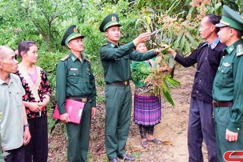 Xây dựng mối quan hệ quân, dân bền chặt