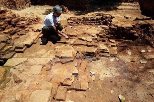 Các di chỉ làng cổ thời đại Kim khí