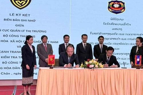 Việt Nam - Lào: Tăng cường hợp tác trong lĩnh vực Quản lý thị trường